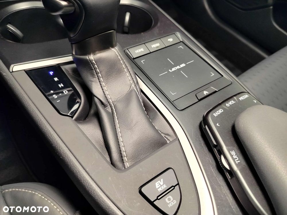 Lexus UX - 17