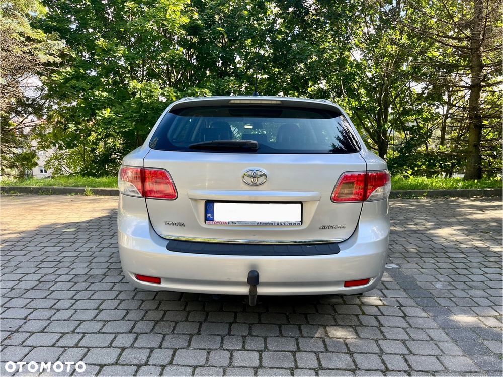 Toyota Avensis 2.0 D-4D Sol - 2