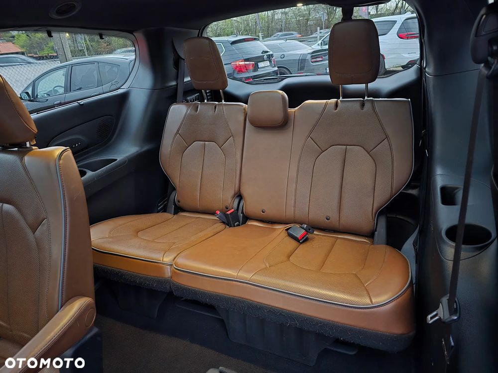 Chrysler Pacifica - 33