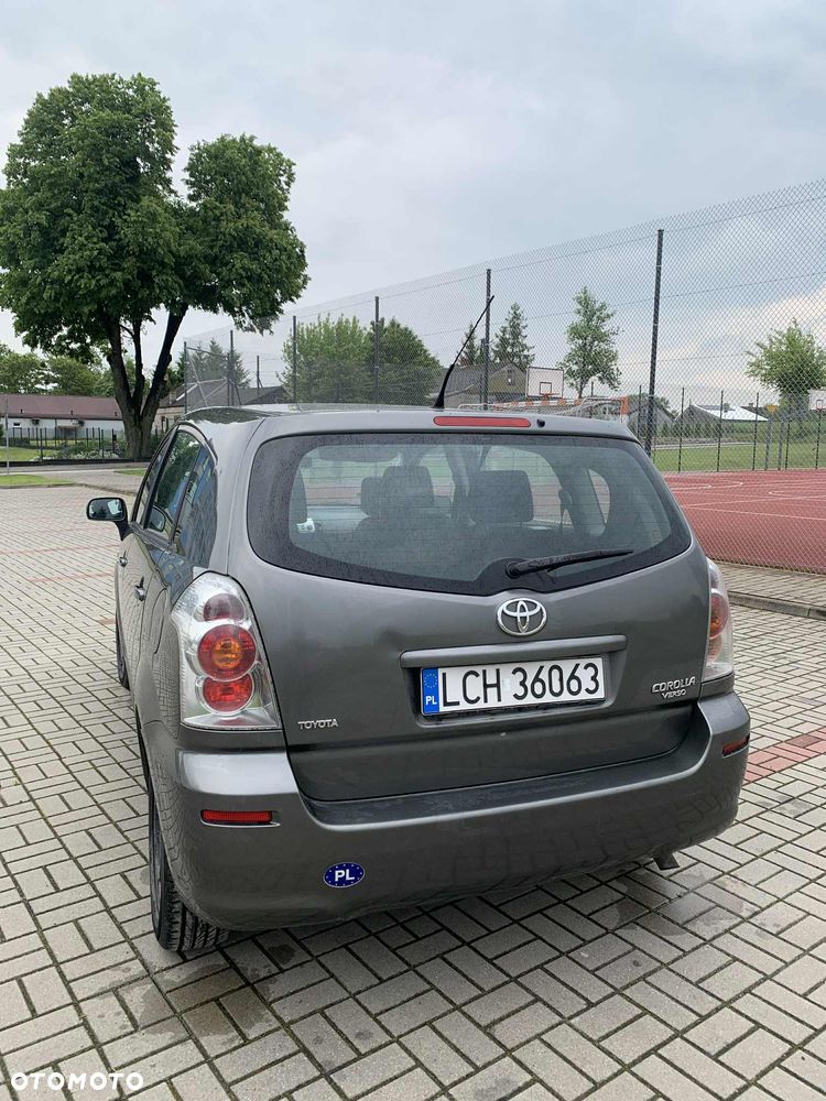 Toyota Corolla Verso - 3