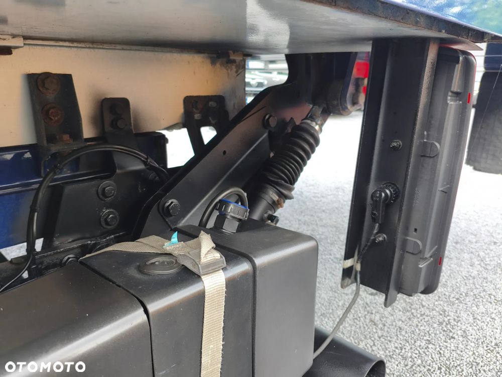 Kontener zabudowa z windą Crafter Sprinter - 10