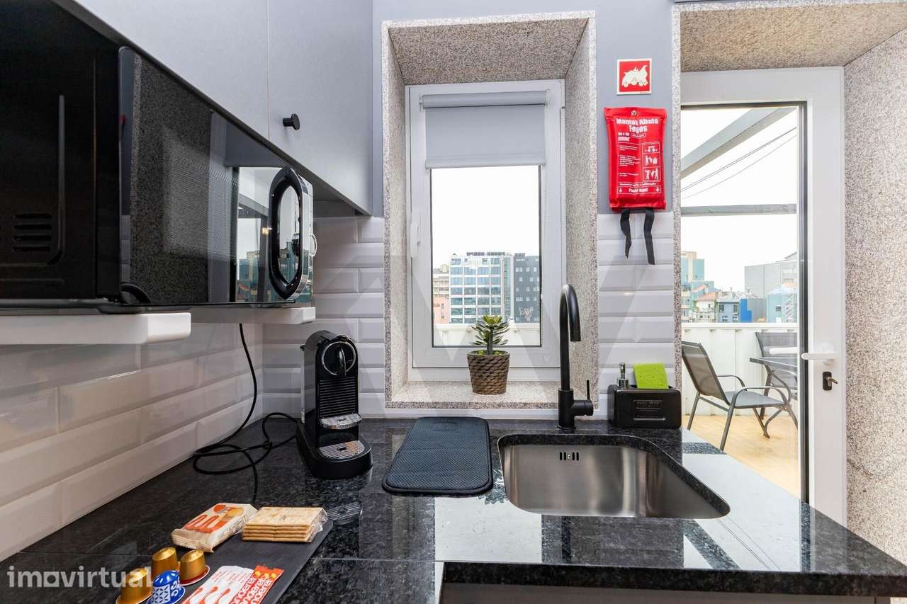 Estúdio Penthouse renovado com terraço privativo, junto à Boavista e à - Grande imagem: 3/26