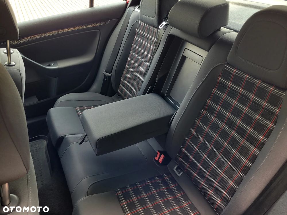 Volkswagen Golf 2.0 GTI - 29