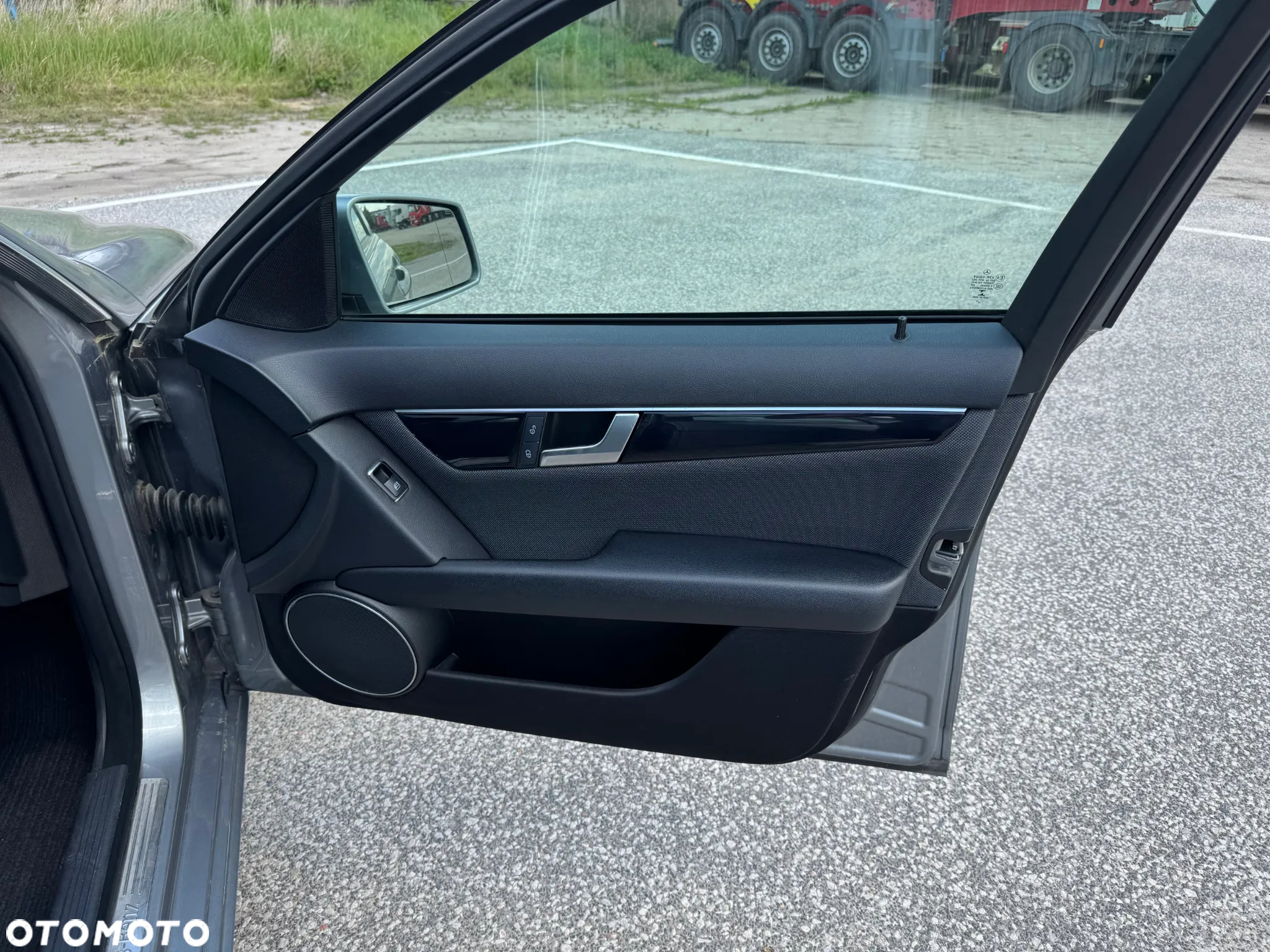 Mercedes-Benz Klasa C 180 BlueEFFICIENCY Elegance - 23
