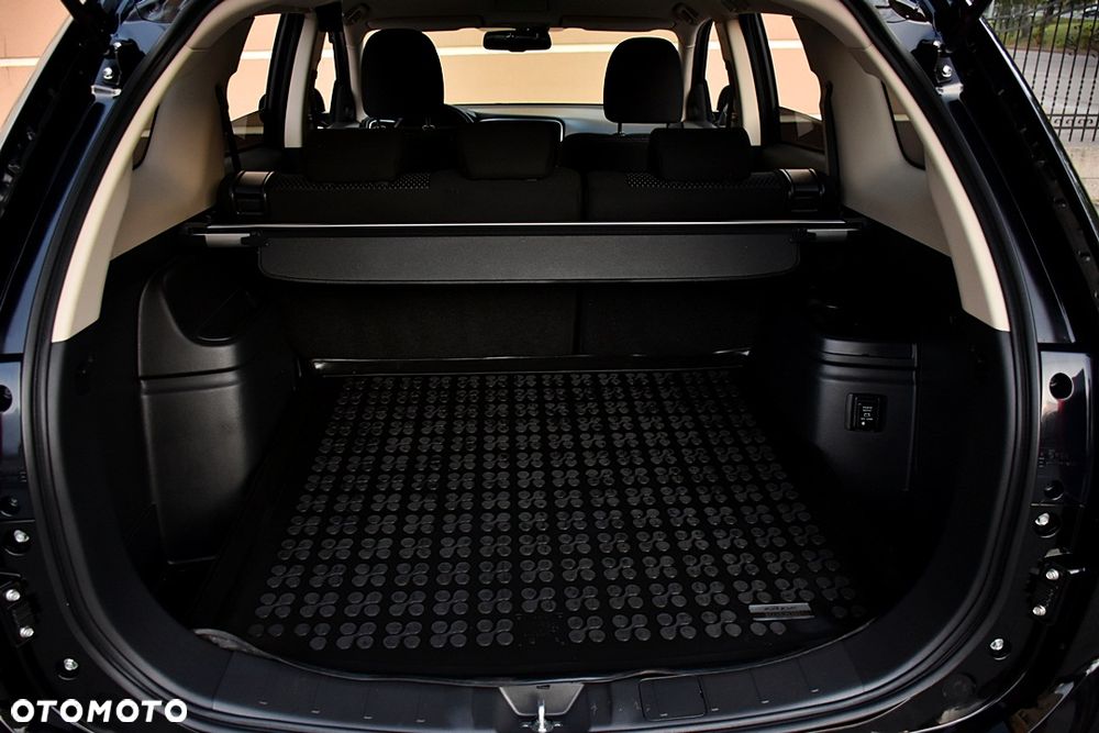 Mitsubishi Outlander 2.0 Invite + 2WD - 35