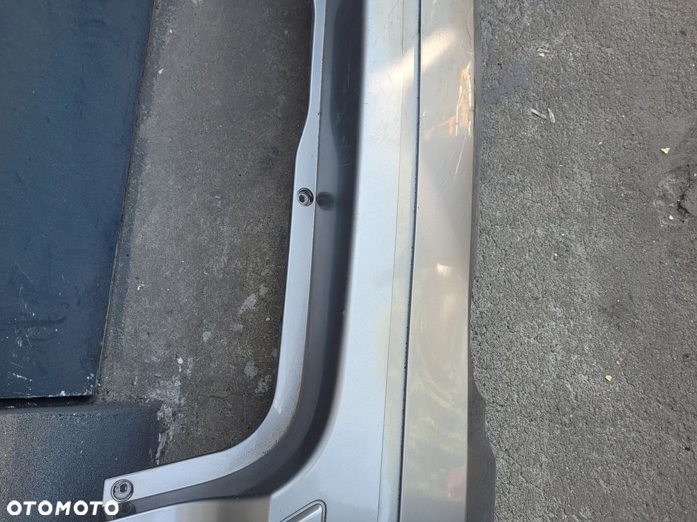 Zderzak tył mercedes w245 Kod lakieru: 748 - 11