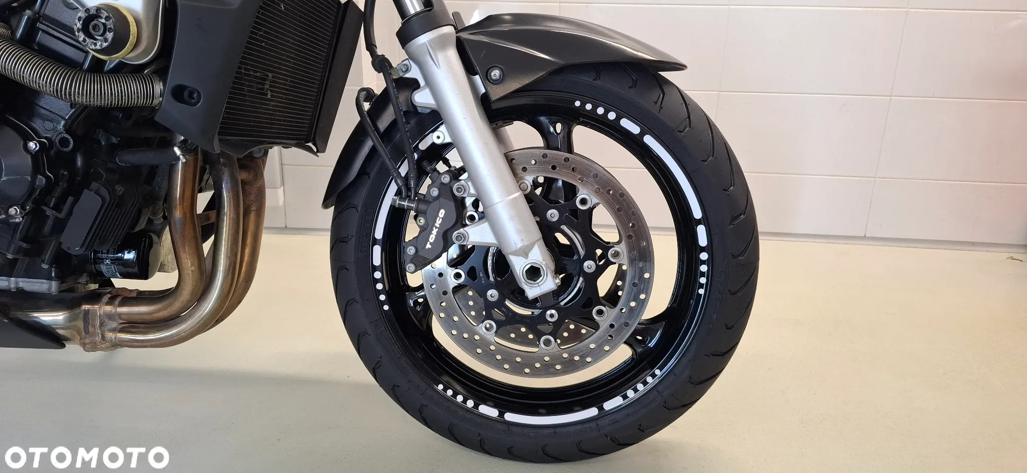 Suzuki GSR - 13