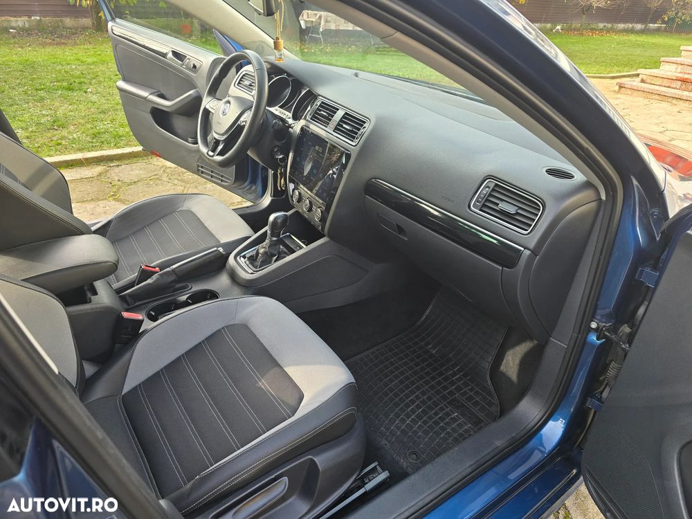 Volkswagen Jetta 2.0 TDI DSG Highline - 16