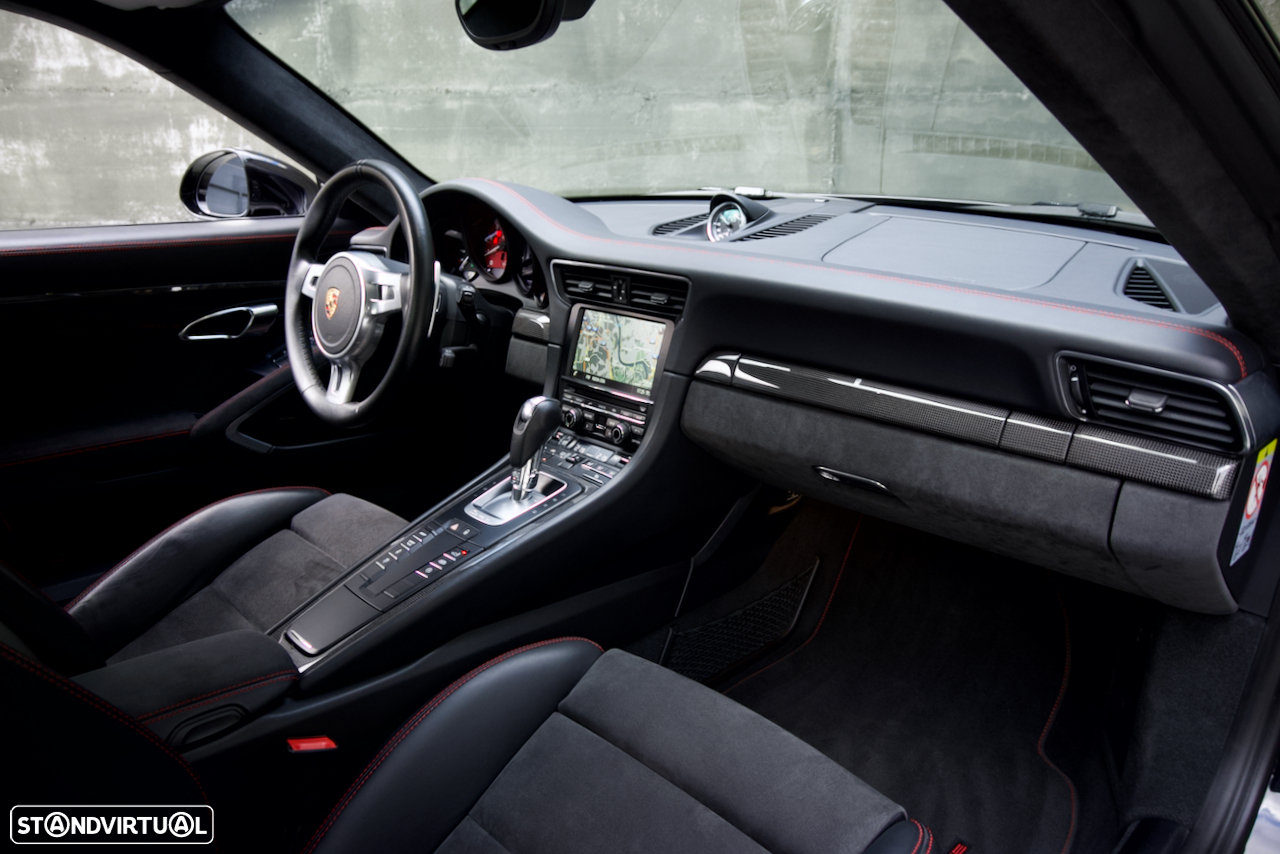 Porsche 911 (991) Carrera 4 GTS PDK - 29