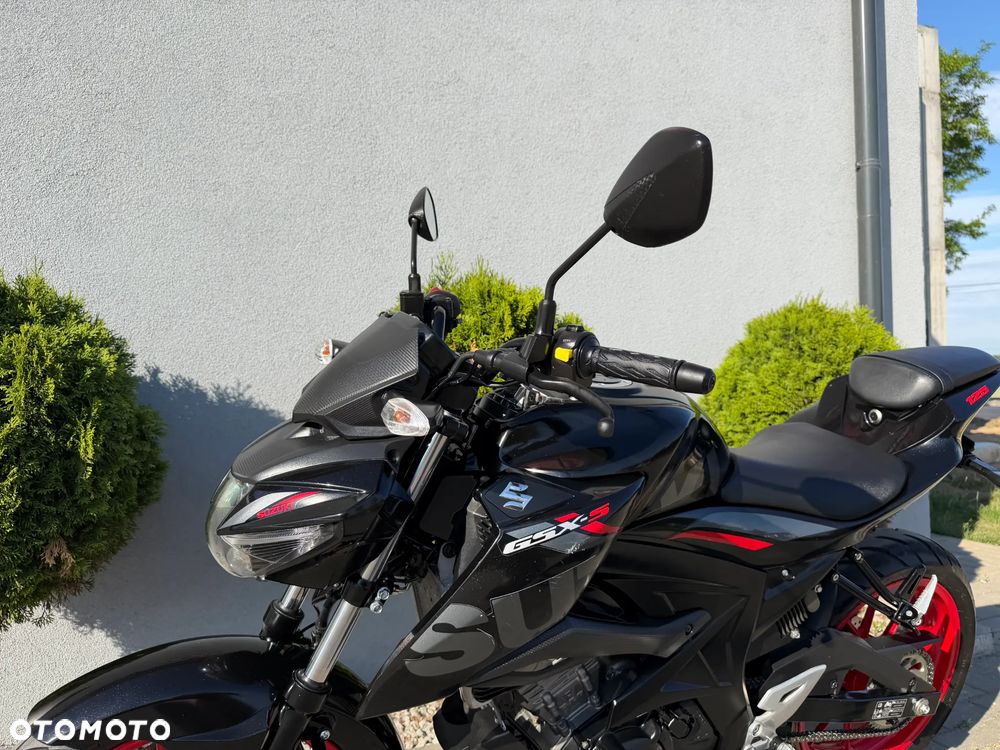 Suzuki GSX - 33