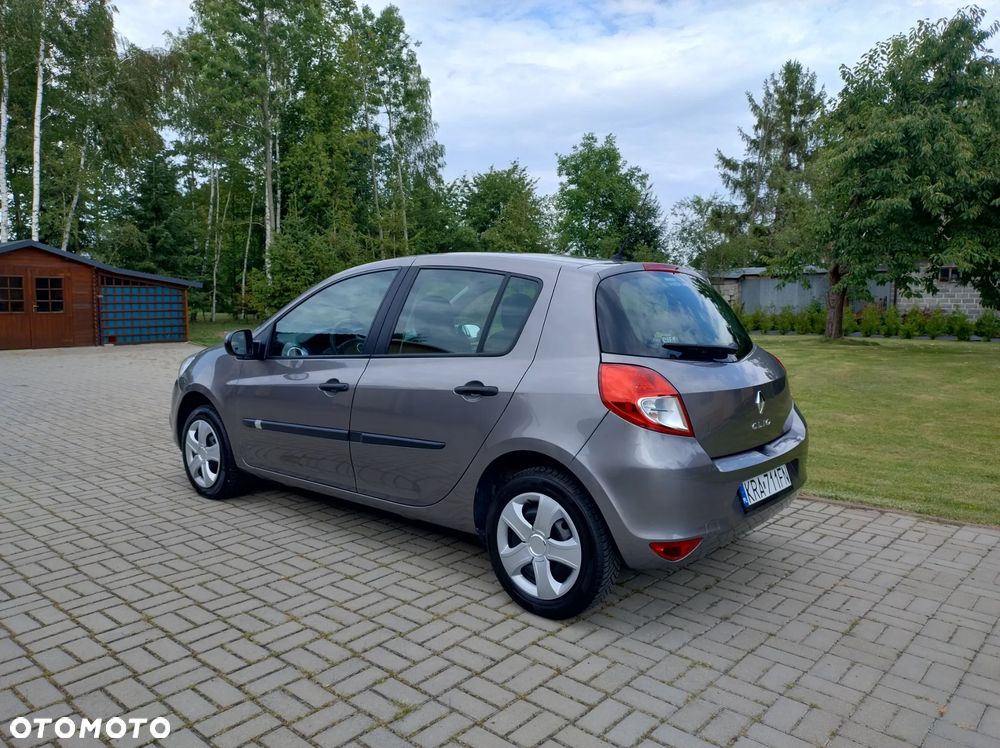 Renault Clio 1.2 16V 75 Dynamique - 12