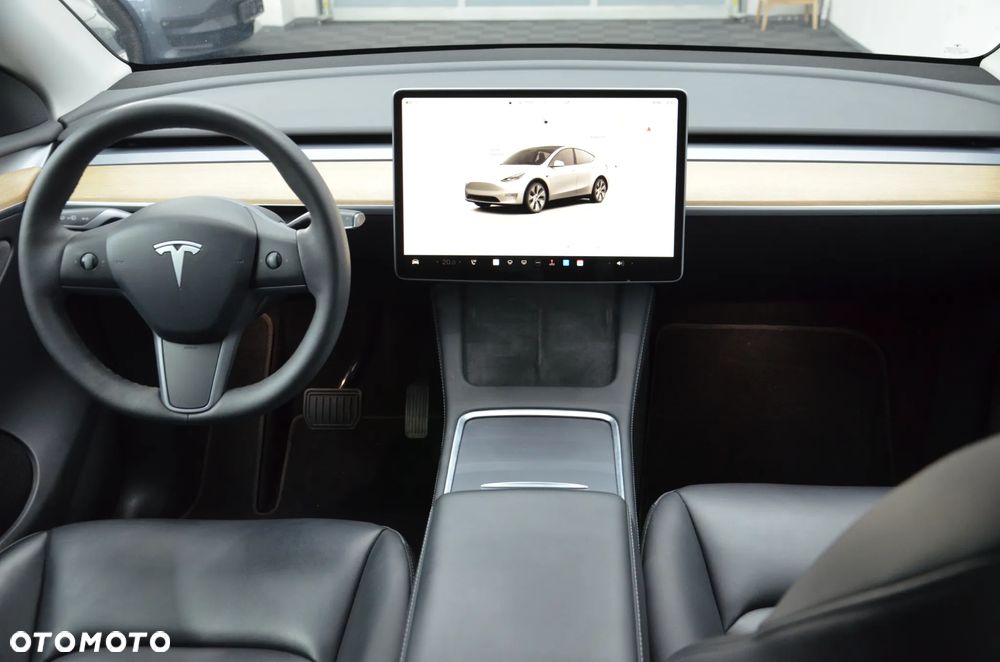Tesla Model Y Long Range AWD - 15