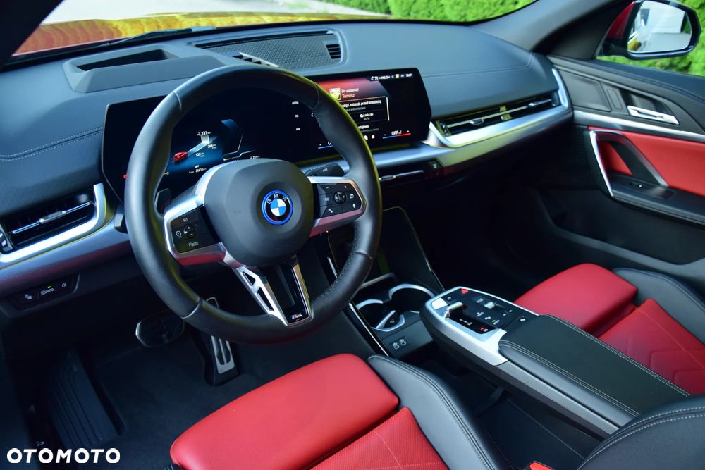 BMW iX2 xDrive30 66.5kWh M Sport - 6