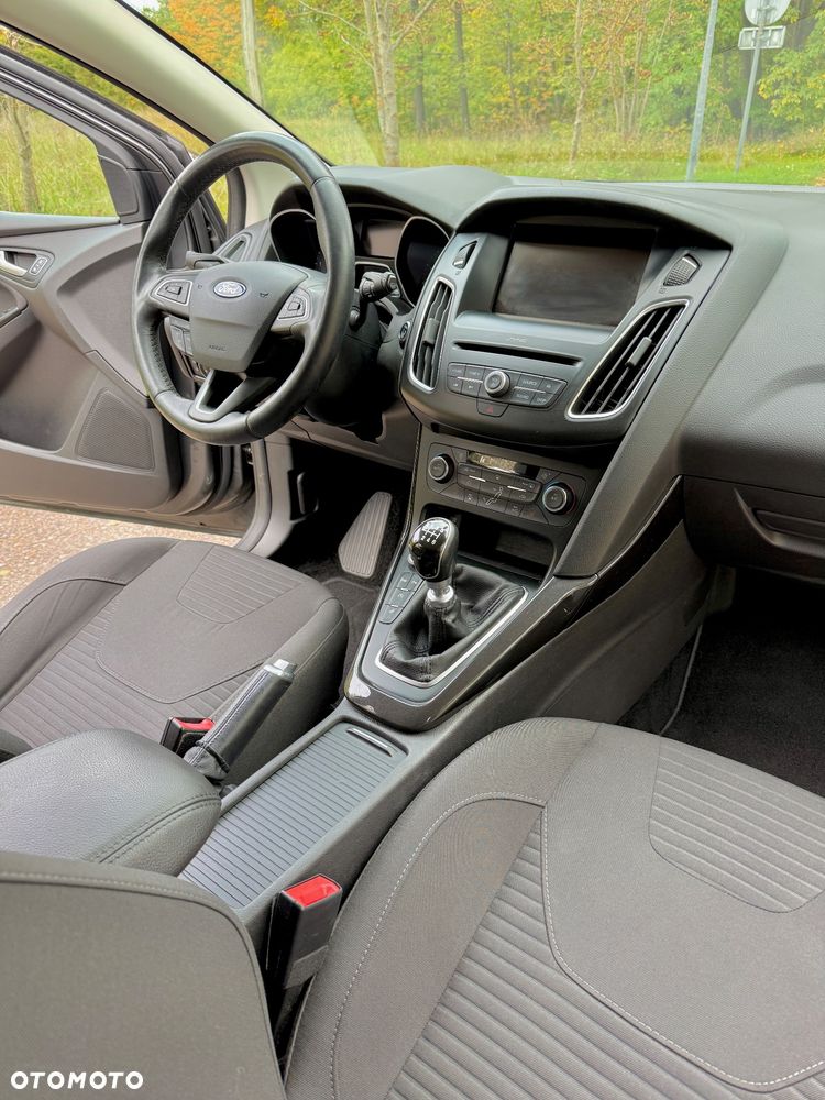 Ford Focus - 25