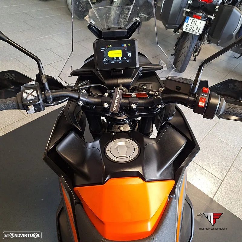 KTM 890 - 4
