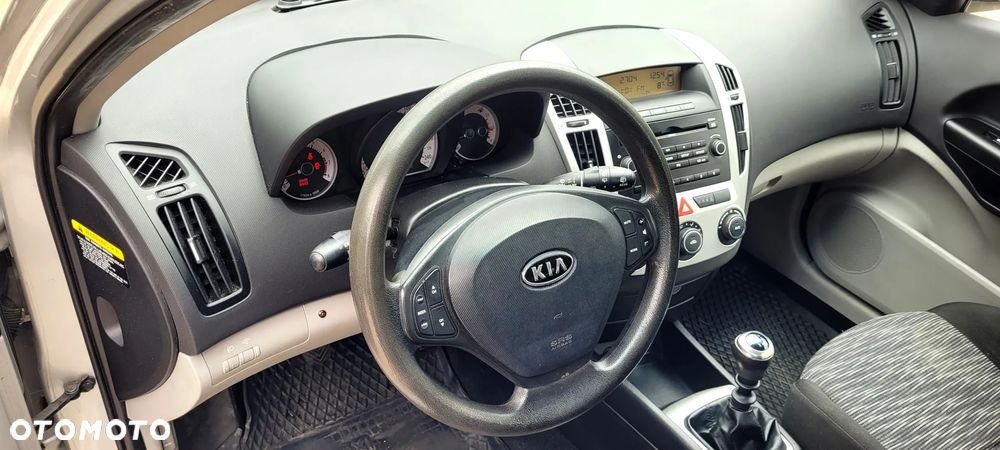 Kia Ceed 1.6 Comfort + - 12