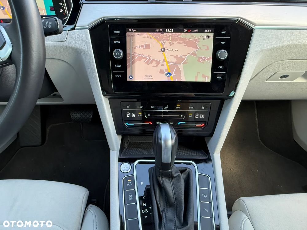 Volkswagen Passat 2.0 TSI Elegance DSG - 28