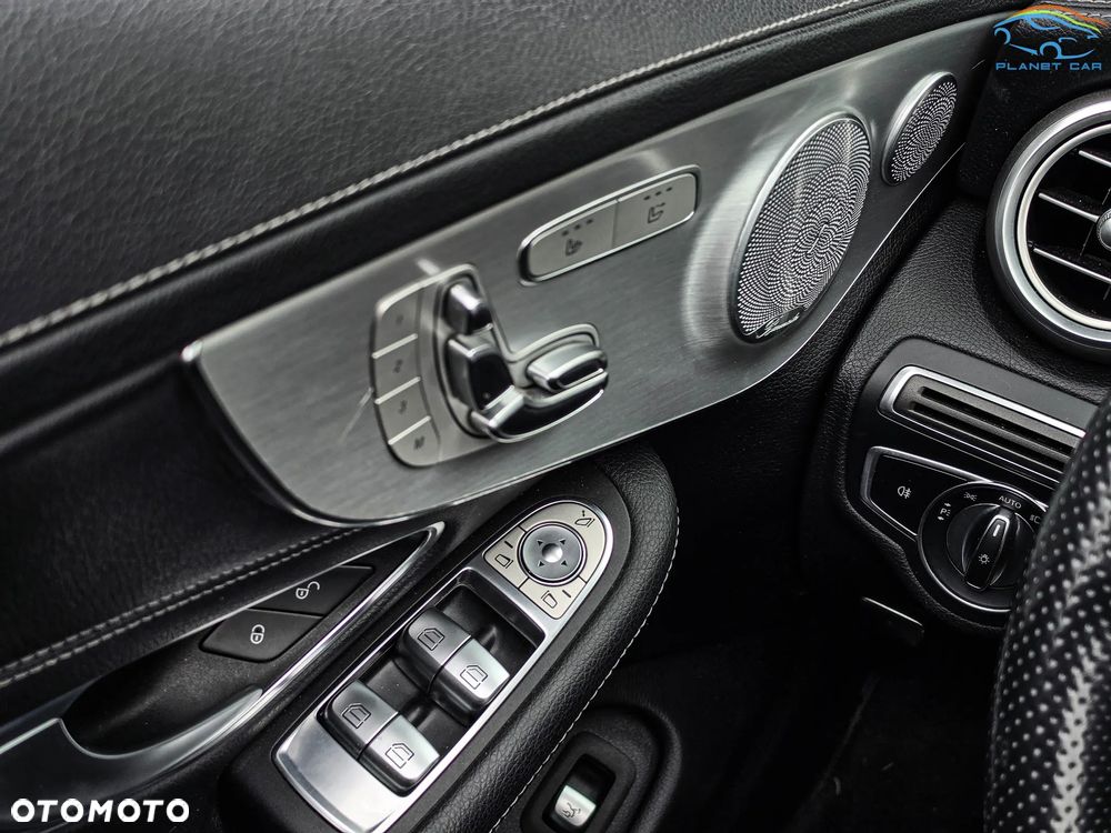 Mercedes-Benz Klasa C 300 4Matic 9G-TRONIC AMG Line - 28