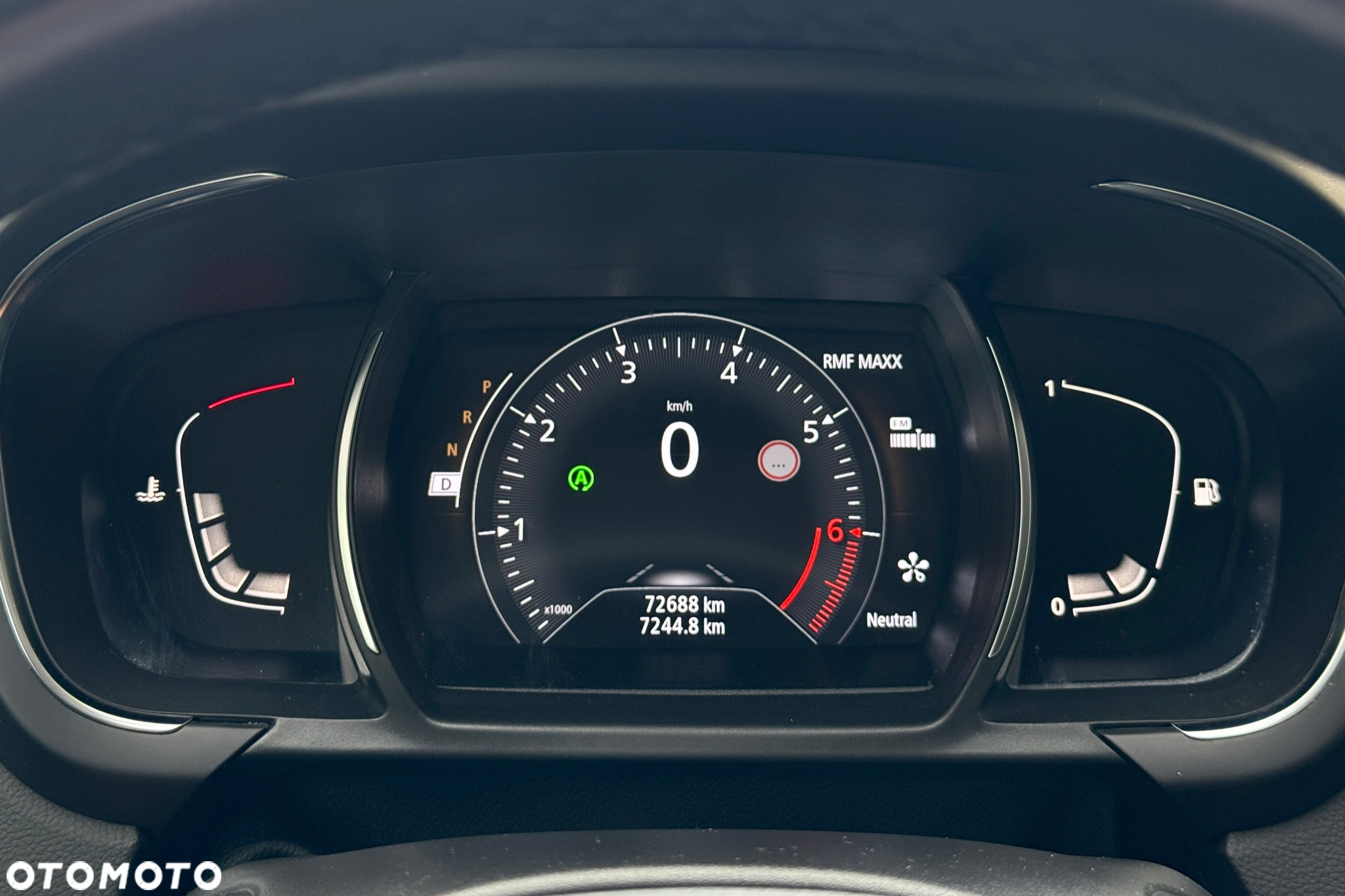 Renault Grand Scenic - 10