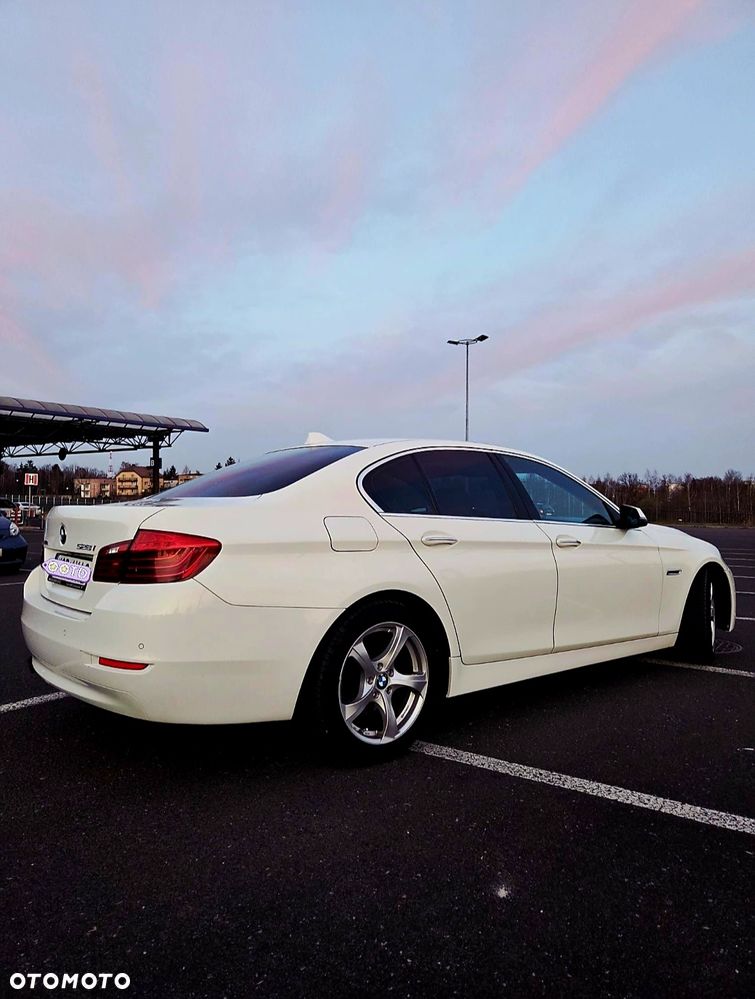 BMW Seria 5 528i xDrive Luxury Line - 10