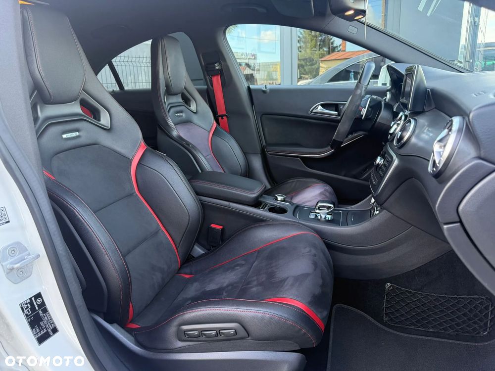 Mercedes-Benz CLA 45 AMG 4-Matic - 40