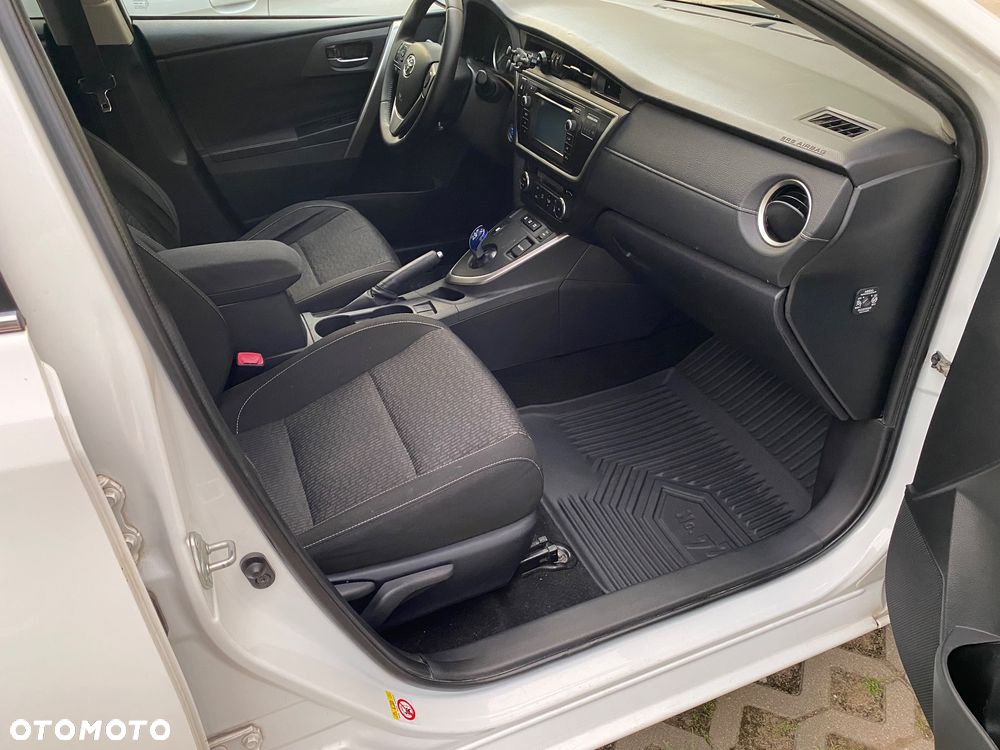 Toyota Auris 1.8 HSD Luna - 11