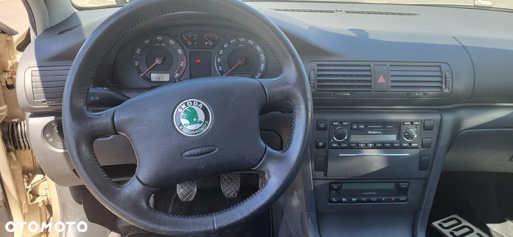 Skoda Superb 1.8 Turbo Comfort - 17