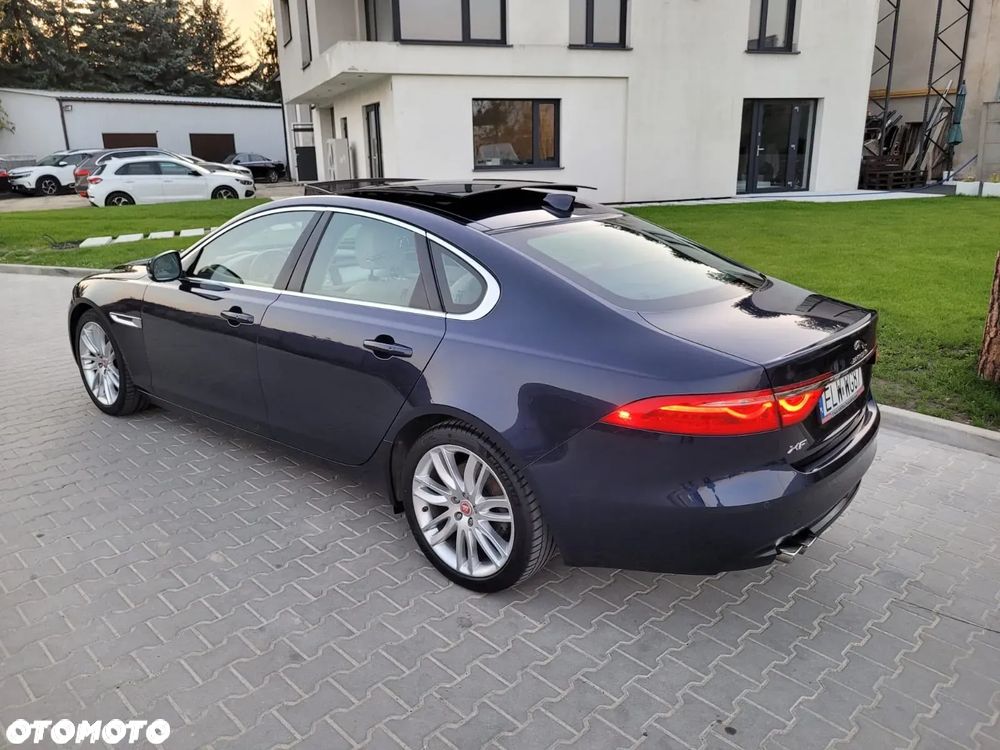 Jaguar XF 20d Prestige - 7