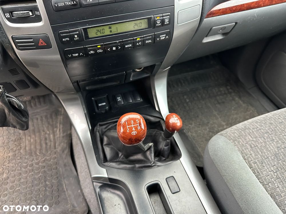 Toyota Land Cruiser - 13