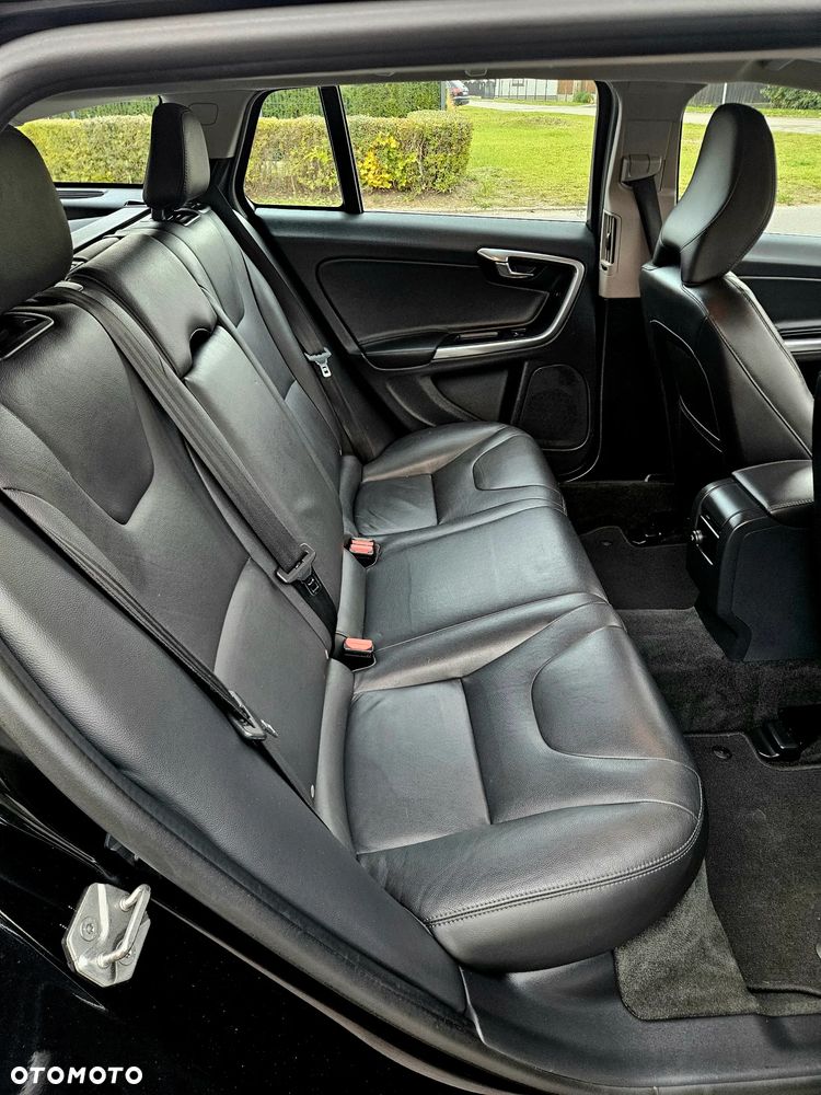 Volvo V60 D4 Drive-E Momentum - 24
