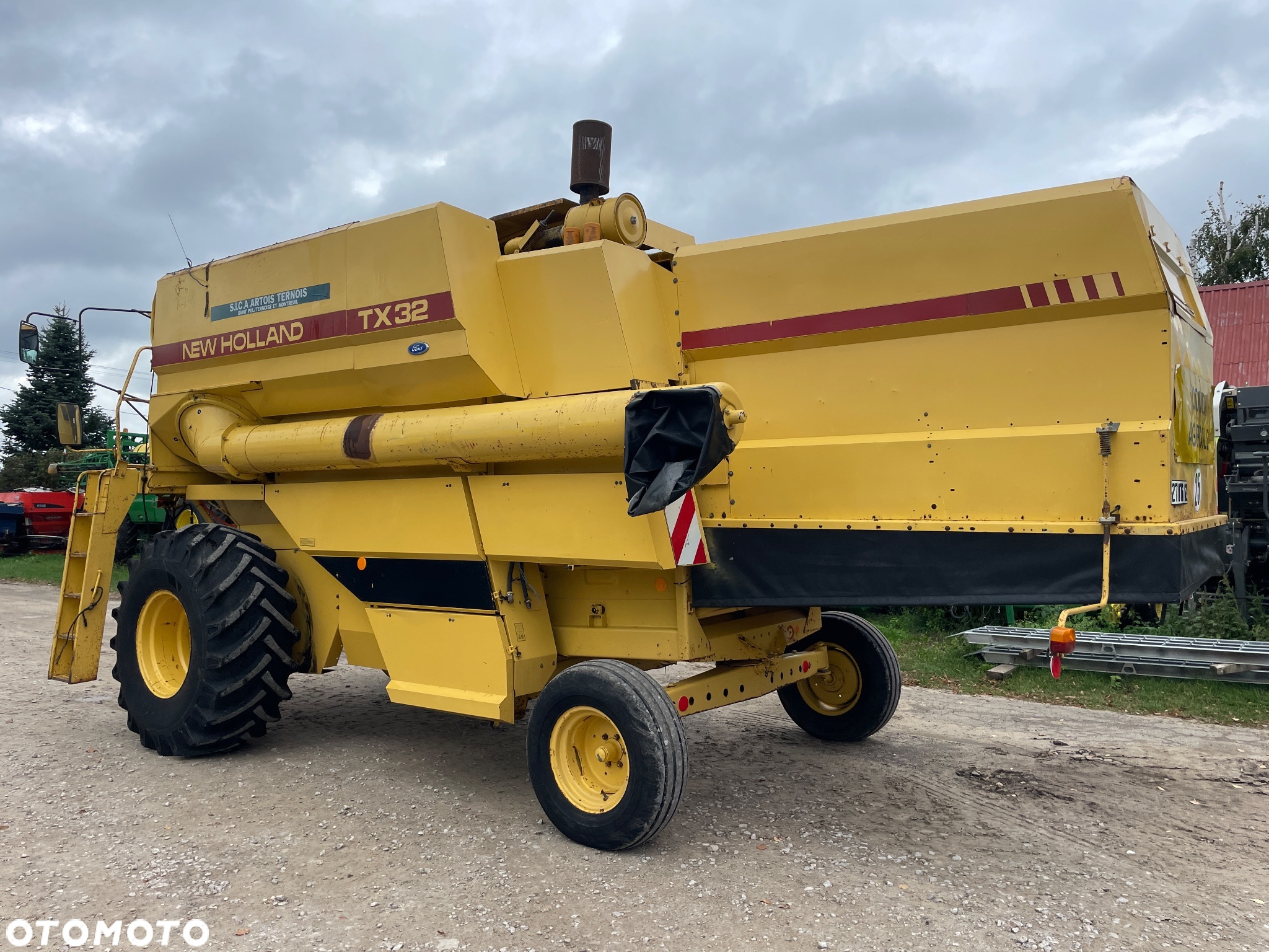 New Holland TX 32 - 3