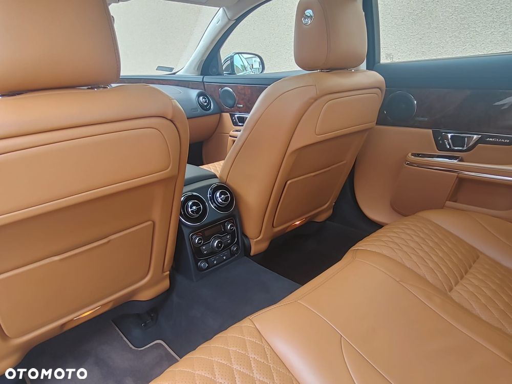 Jaguar XJ 3.0 T AWD LWB Portfolio - 10
