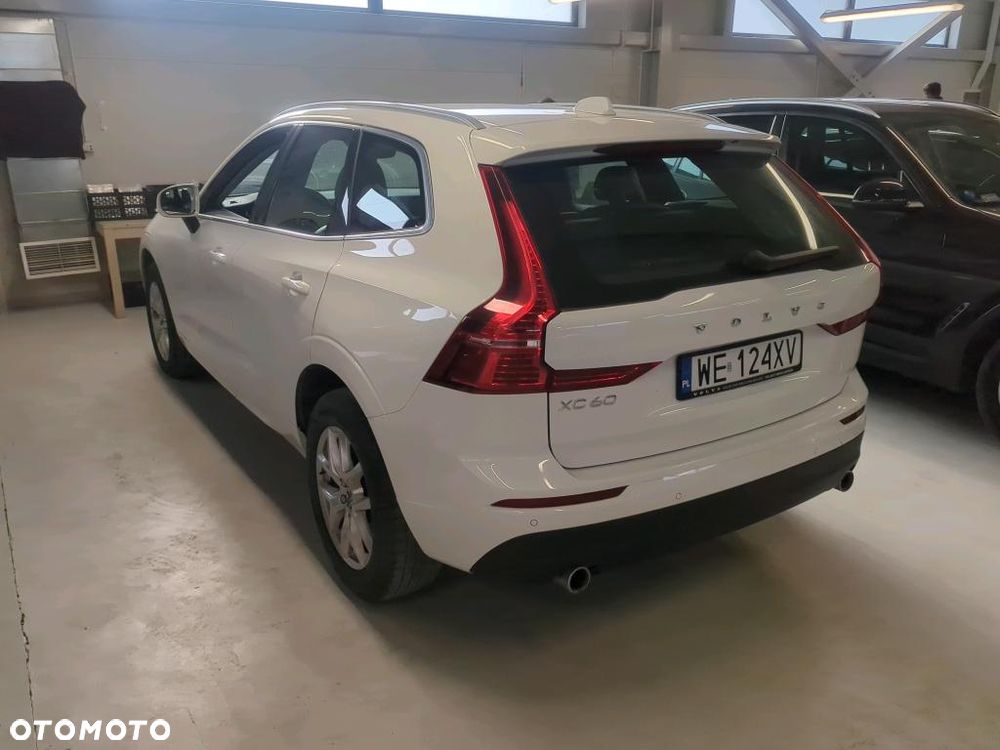Volvo XC 60 T4 Momentum Pro - 3