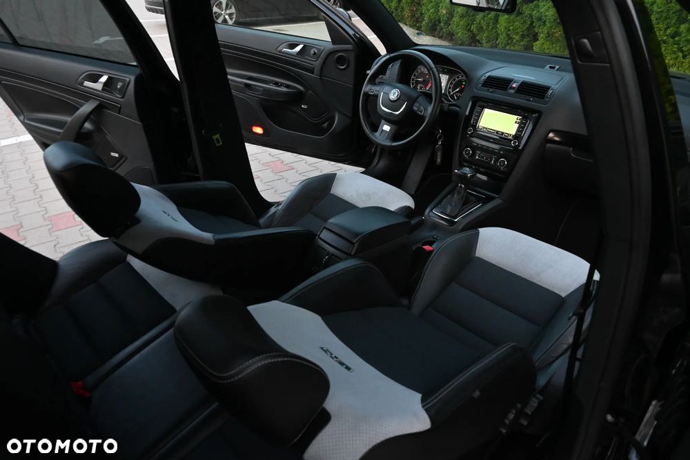 Skoda Octavia 2.0 TSI DSG RS - 27