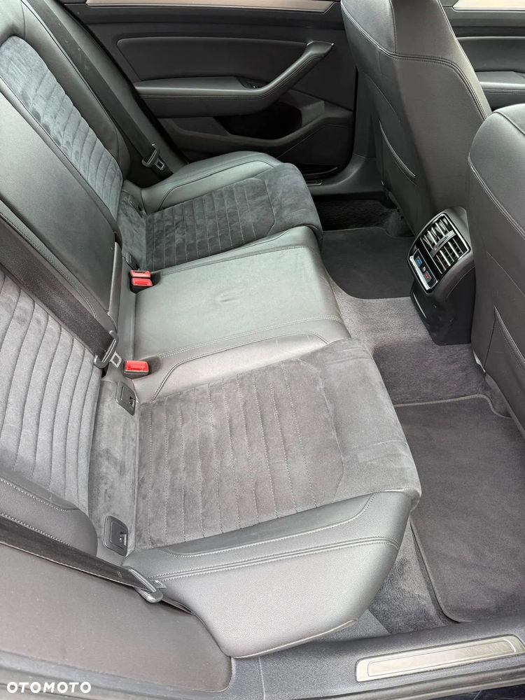 Volkswagen Passat Variant 1.6 TDI SCR DSG Comfortline - 24