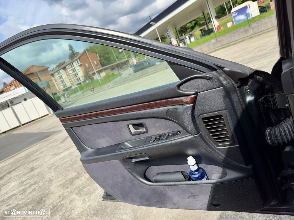 Audi A8 2.8 - 4