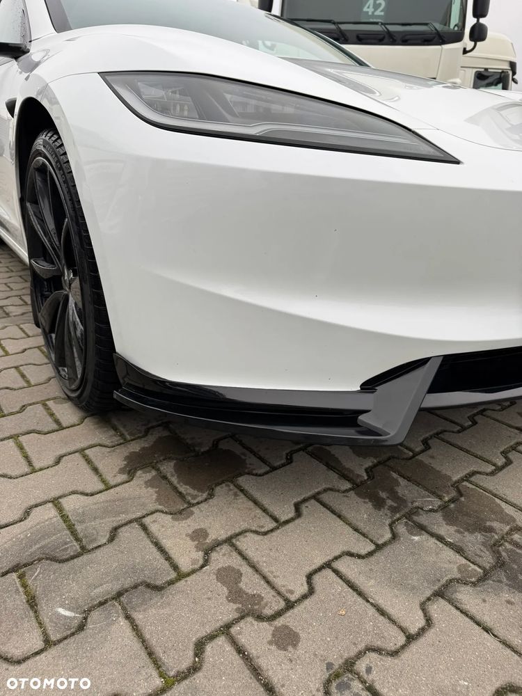 Tesla Model 3 - 21