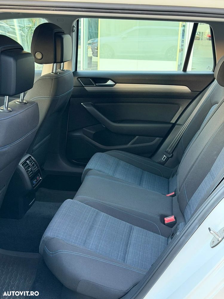 Volkswagen Passat - 12