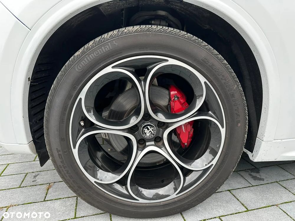 Alfa Romeo Stelvio 2.0 Turbo 16V AT8-Q4 Veloce - 24