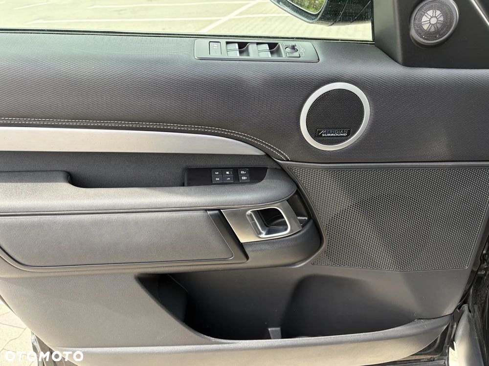 Land Rover Discovery 2.0 P300 R-Dynamic SE - 32