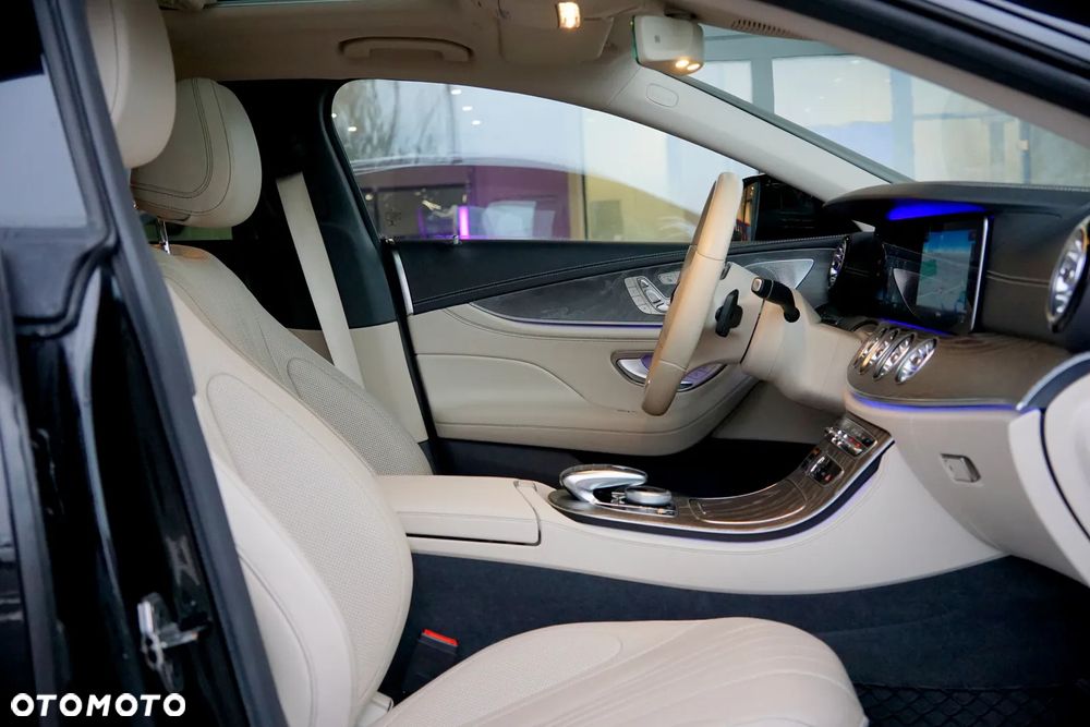 Mercedes-Benz CLS - 24