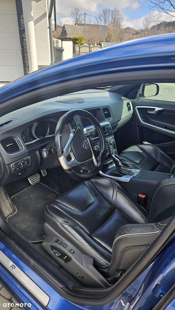 Volvo S60 T6 AWD Drive-E R-Design Momentum - 4