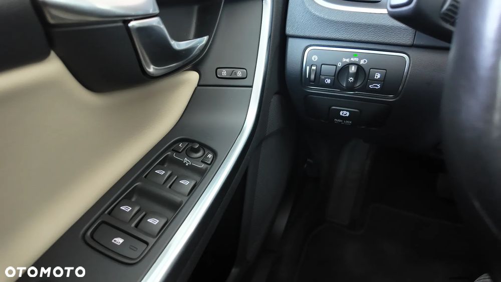 Volvo V60 D6 AWD Plug-in Hybrid Summum - 29