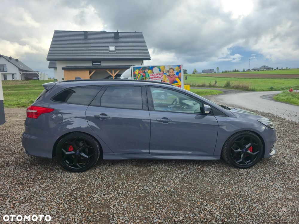 Ford Focus 2.0 EcoBoost ST - 24