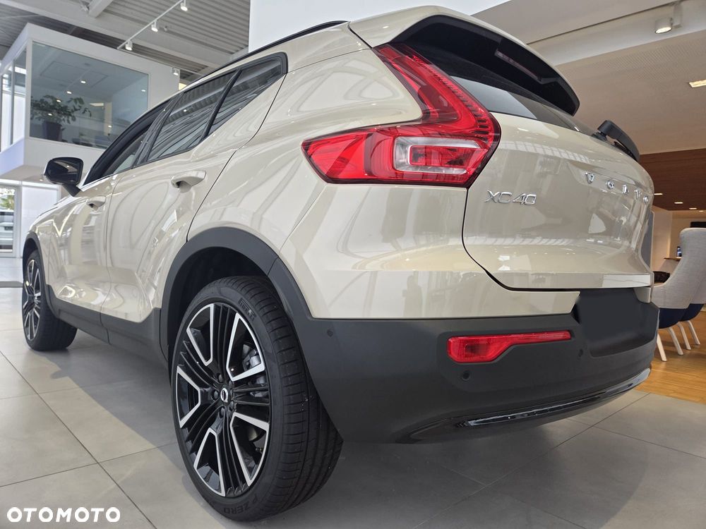Volvo XC 40 B4 B DKG Ultimate Dark - 25