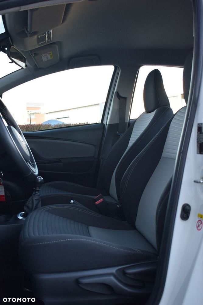 Toyota Yaris - 12