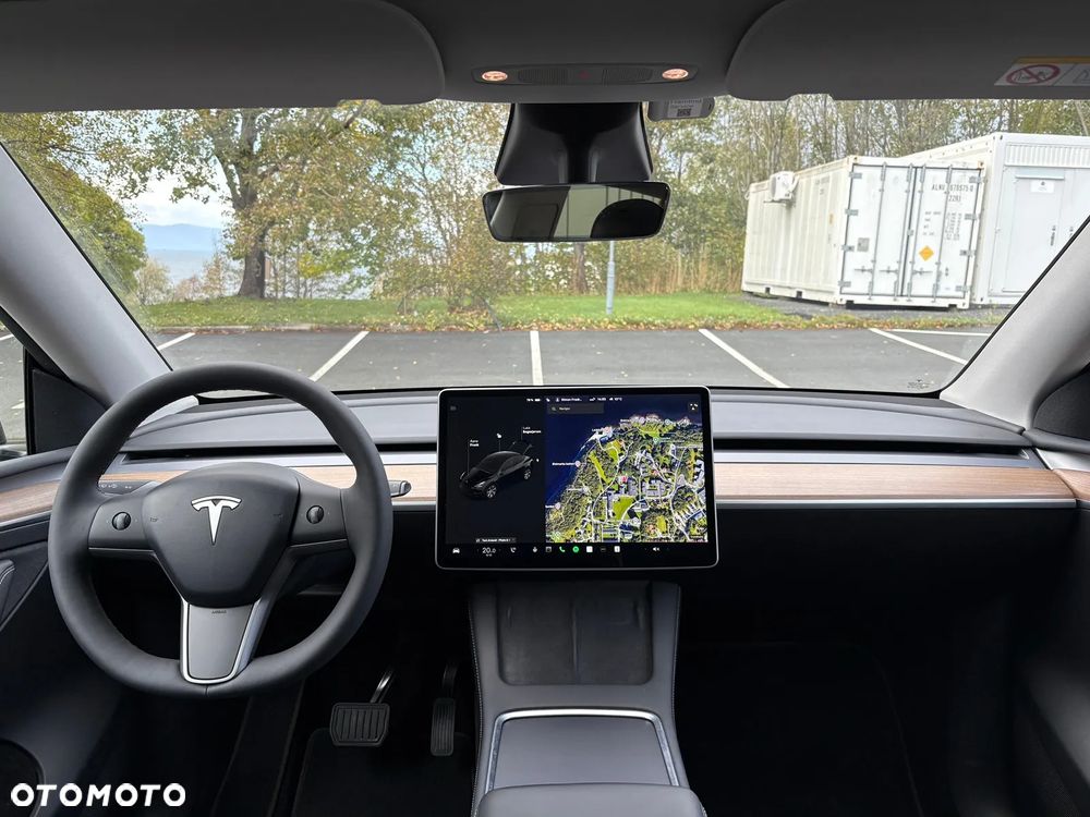 Tesla Y Long Range AWD - 18