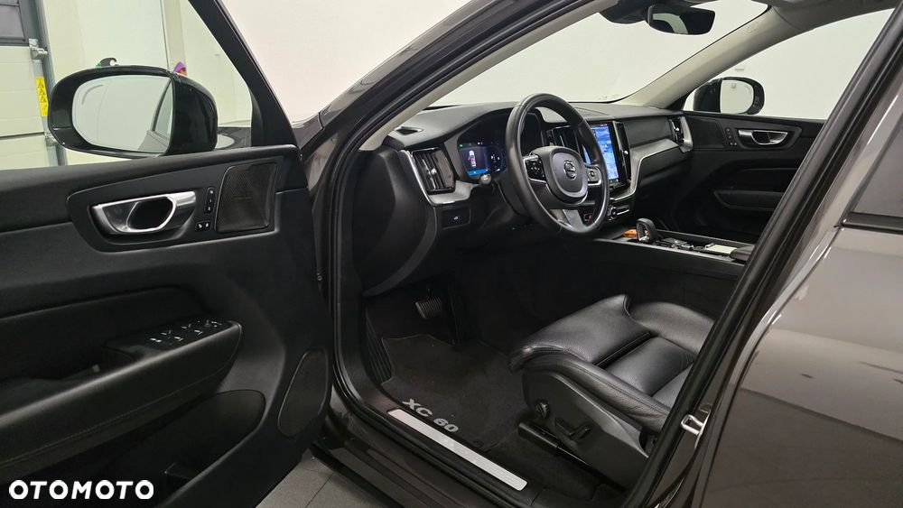 Volvo XC 60 B4 D AWD Plus Dark - 5