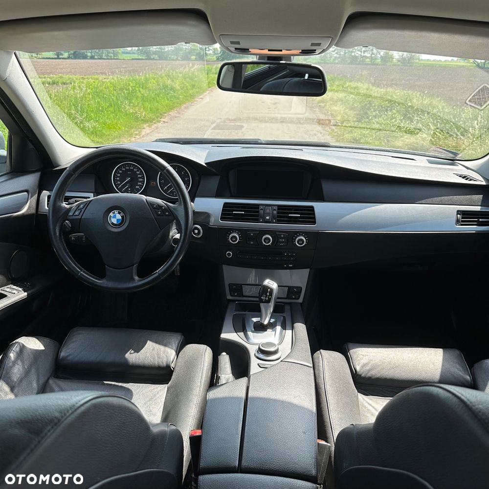BMW Seria 5 525xi - 23