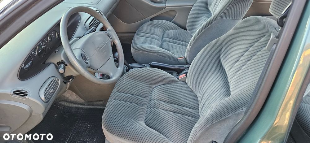 Chrysler Stratus - 16